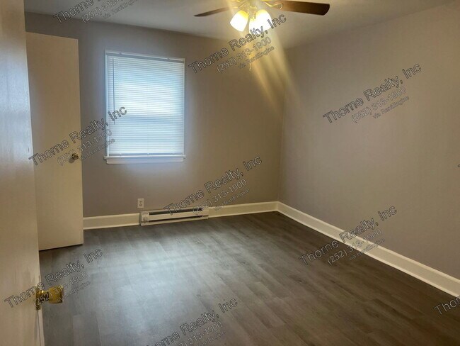 Building Photo - 513 Buick St