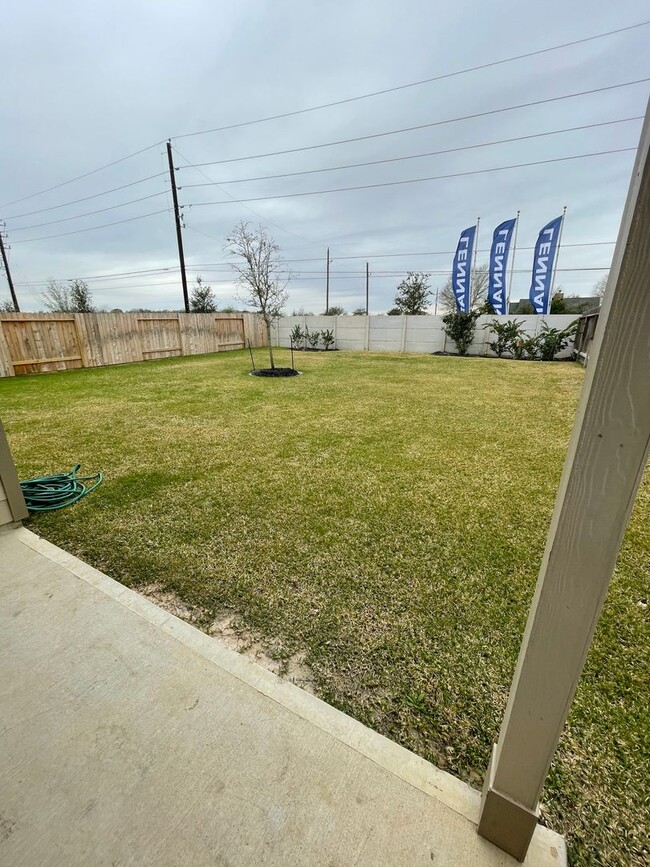 Building Photo - Large Beautiful Home located in the heart ...