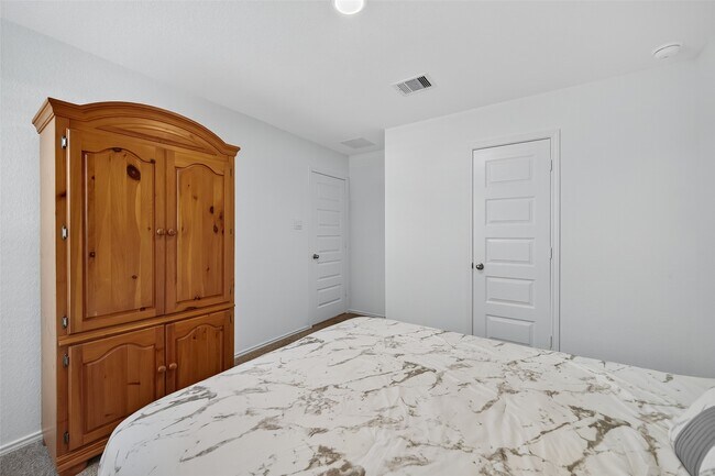 Building Photo - 7411 Canyon Chase Dr