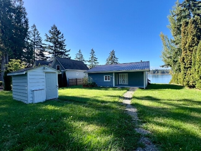 Building Photo - Beachfront Cabin - Water Included