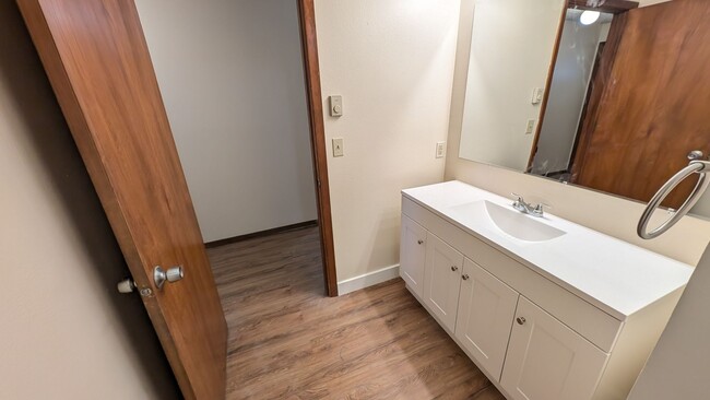 Building Photo - 2 bedroom 1 bath duplex