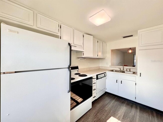 Building Photo - 3422 Trophy Blvd