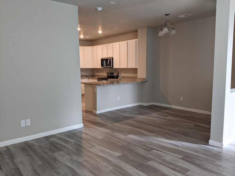 Dining Room - 14925 E Belleview Dr