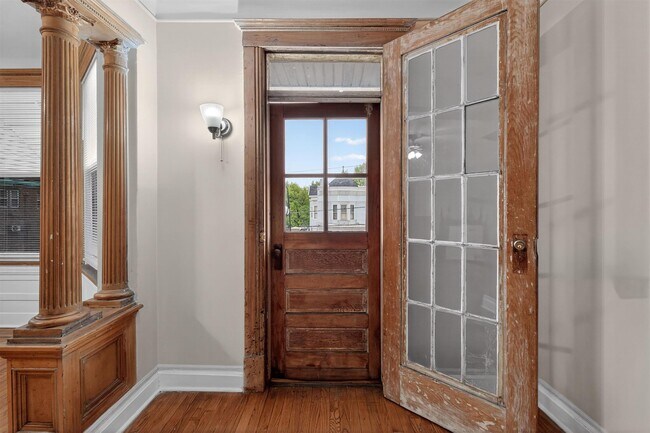 Building Photo - 18 Boyd Ave