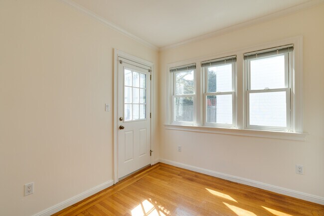 Bonus Room Up - 1466 14th Ave