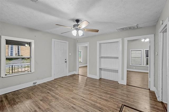 Building Photo - 908 E Houston St