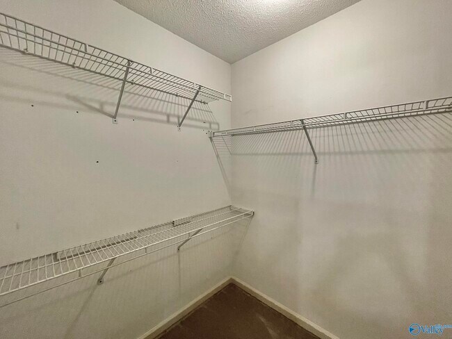 Building Photo - 105 Sugarwood Ct