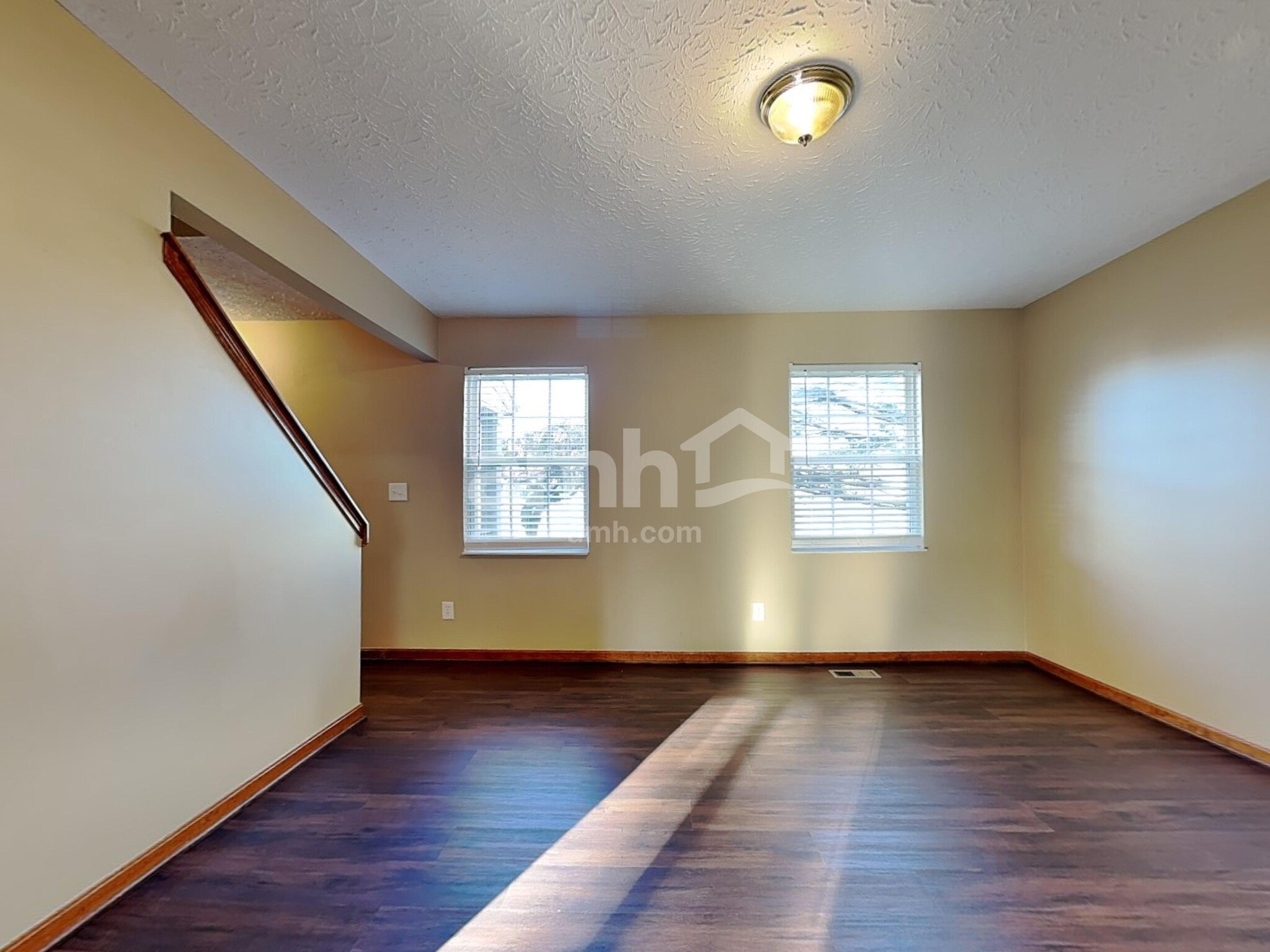 Building Photo - 7036 Maple Crest Ct