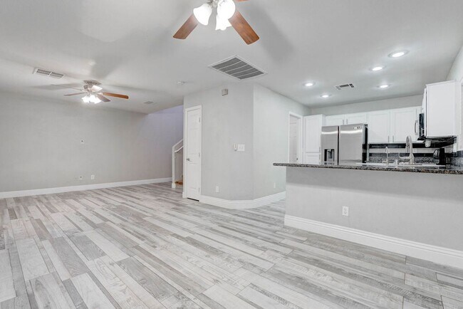 Building Photo - 6469 Abbey Door Ct