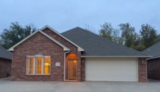 Quiet neighborhood --yet convenient to shopping, restaurants, schools - 2503 Willow Spring Dr