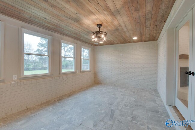 Building Photo - 2042 Rosebury Ln SW