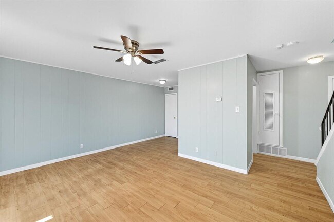 Building Photo - 2208 Mission Hill Dr