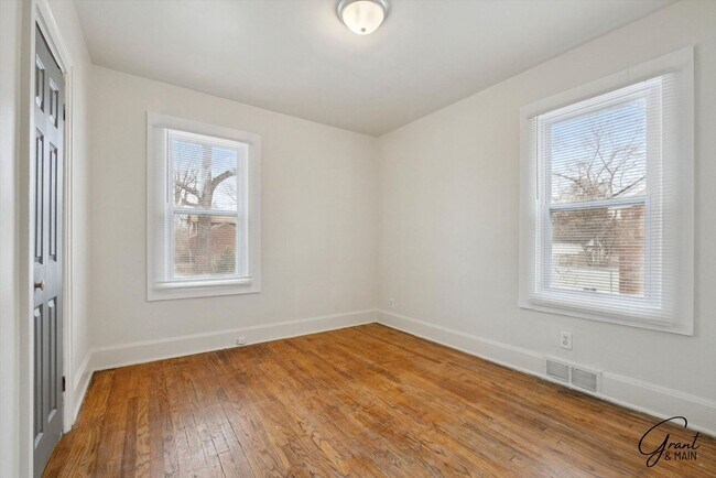 Building Photo - 3 bedroom $1350