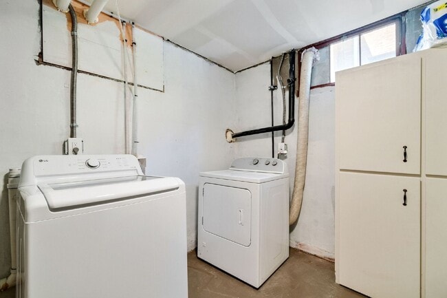 Building Photo - "Fully Furnished Monthly Rental - Newly Remodeled 2 bed Old Town bungalow "