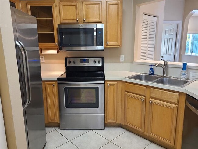 Building Photo - 4740 SW 12th Pl