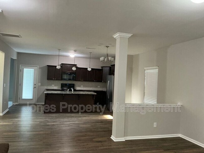 Building Photo - 616 Spencer Ln