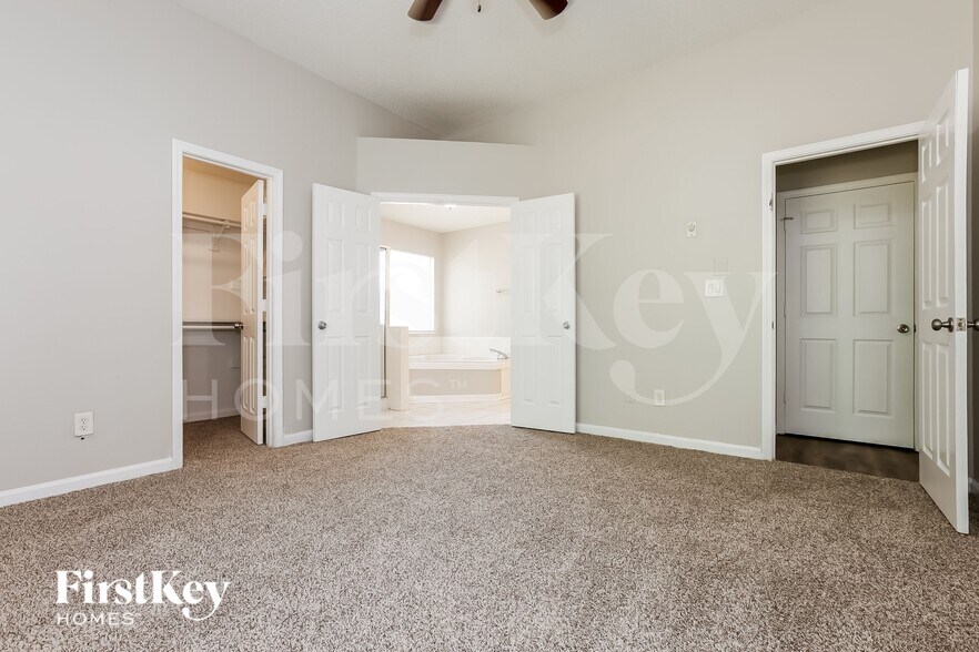 Building Photo - 370 Tait Rd