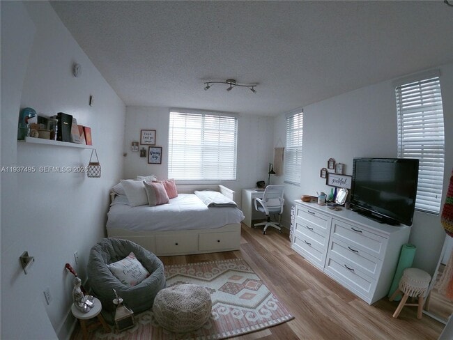 Building Photo - 620 SW 111th Ave