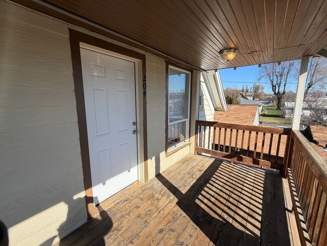 Building Photo - 2920 NE Riverside Ave