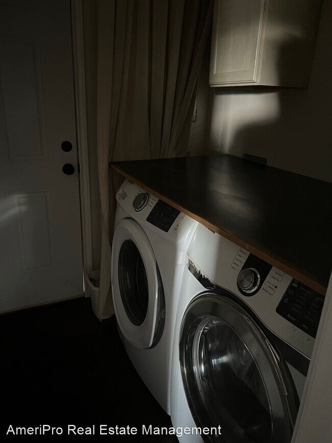 Building Photo - 2 br, 2 bath House - 627 Maxwell St.