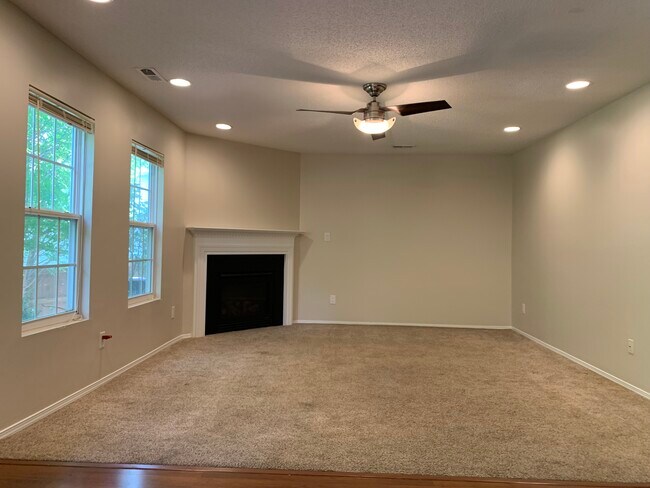 Building Photo - 2803 Thoreau Dr