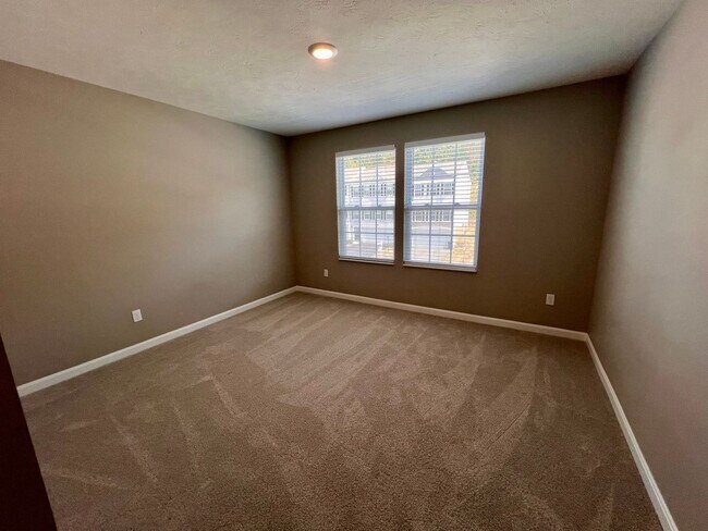 Building Photo - 2105 Canterbury Dr