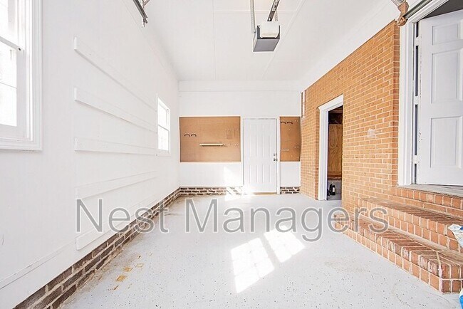 Building Photo - 7059 Darnell St