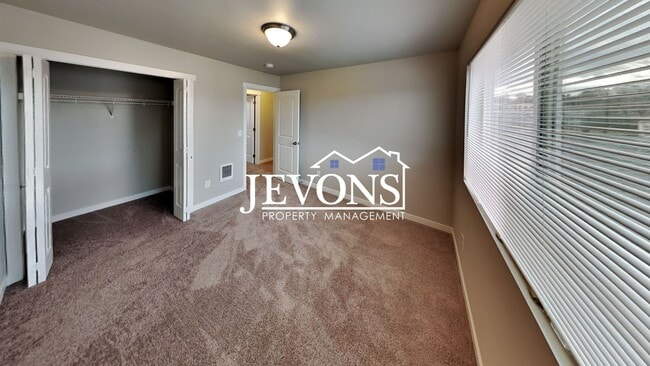 Building Photo - $500 Off on the First Month!! Enchanting 2020-built single-family home in Yakima