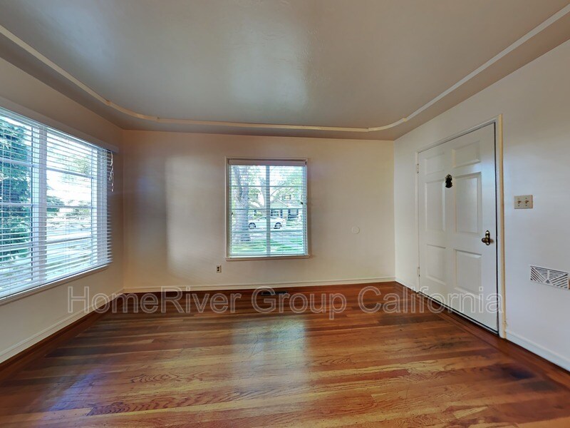 Building Photo - 1036 10th Ave