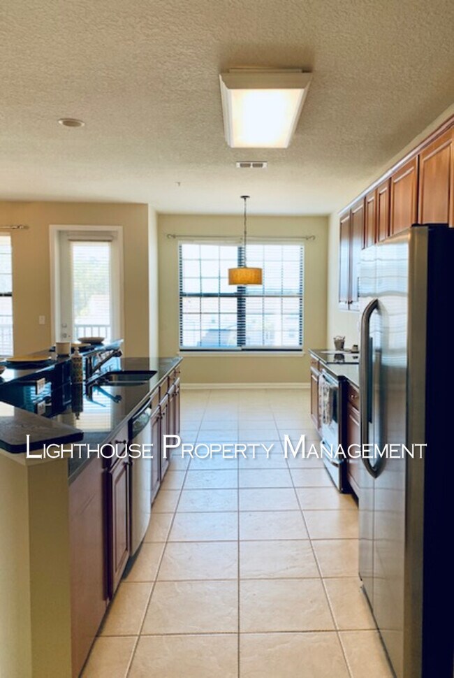 Building Photo - Luxurious Condominium in the Desirable Noc...