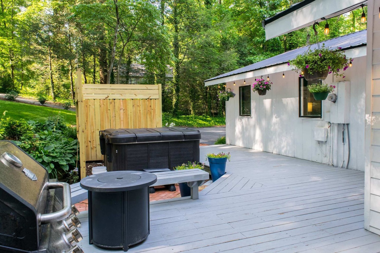 Building Photo - 2750 Holly Hill Dr