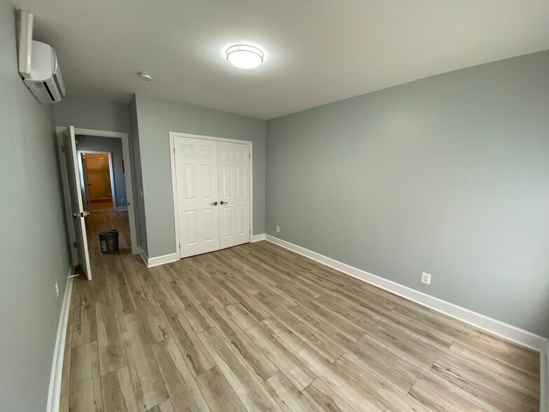 Building Photo - 301 S Conkling St