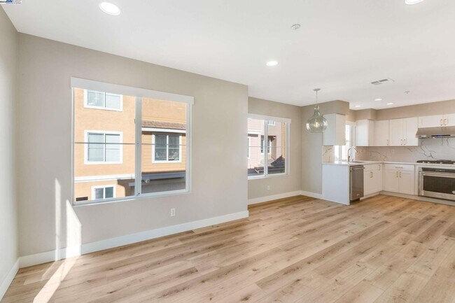 Building Photo - 4579 Mangrove Dr