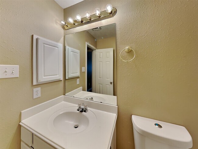 Building Photo - 3523 Pine Valley Dr