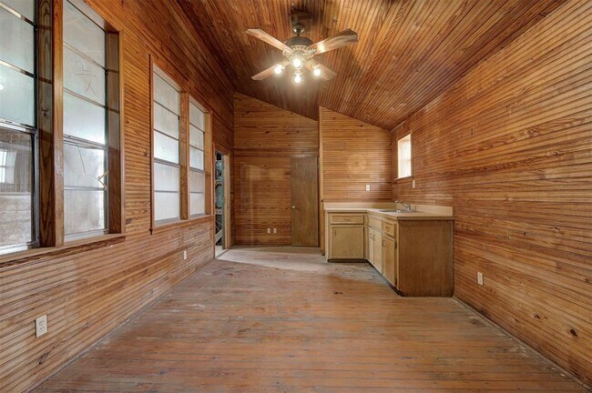 Building Photo - 1839 E Pleasantview Ln
