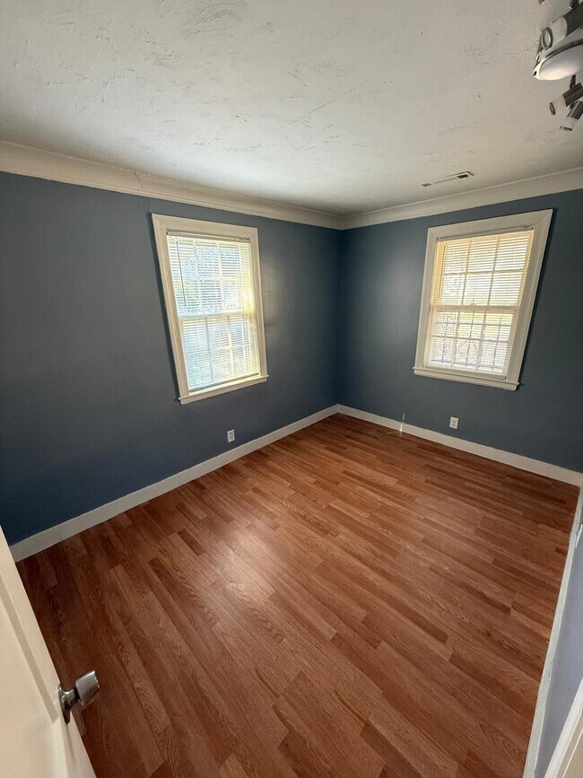 Building Photo - 293 W Waldorf Ave