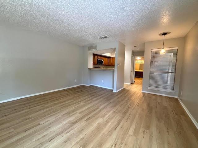 Building Photo - 9833 Walnut St