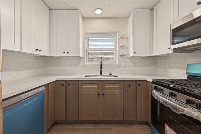 Building Photo - 148 W Whitney St