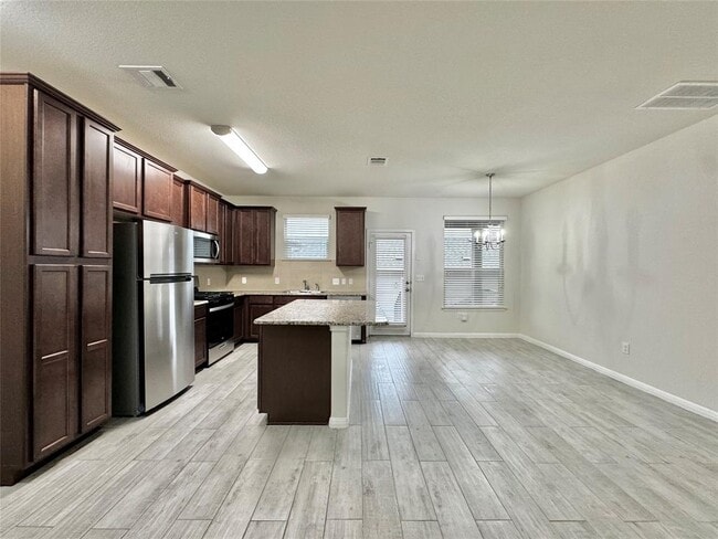 Building Photo - 513 N Heatherwilde Blvd