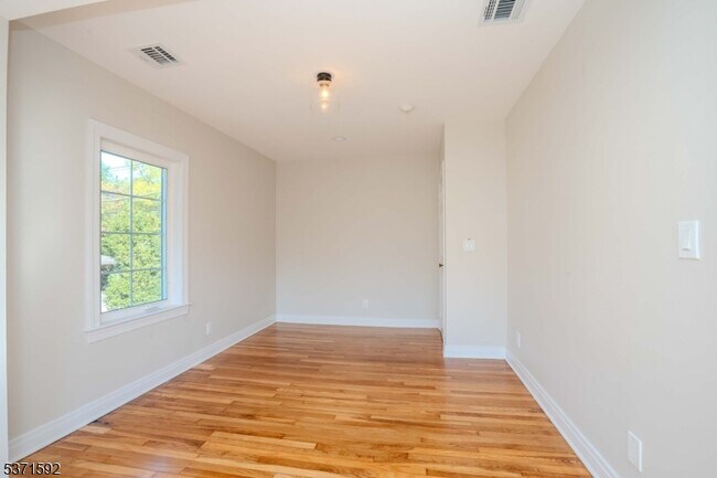 Building Photo - 135 Main St