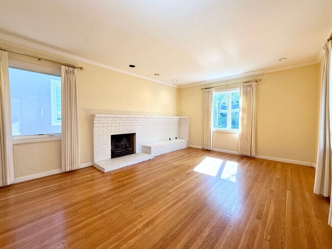 Building Photo - Beautifully Renovated Single-Family Home i...