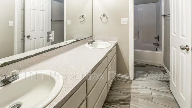 Building Photo - 9869 Risky's Ranch Dr