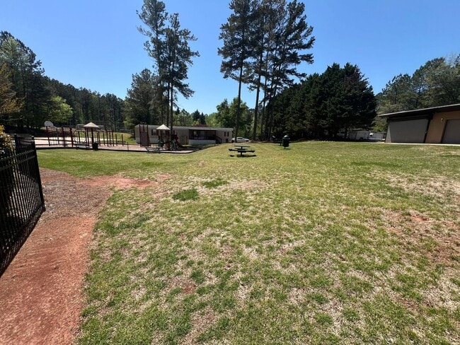 Building Photo - 3700 Ash Dr