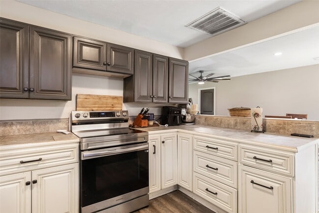 Building Photo - 218 Waterfall Dr