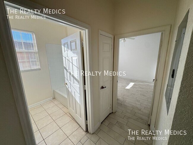 Building Photo - 13512 Turtle Marsh Loop