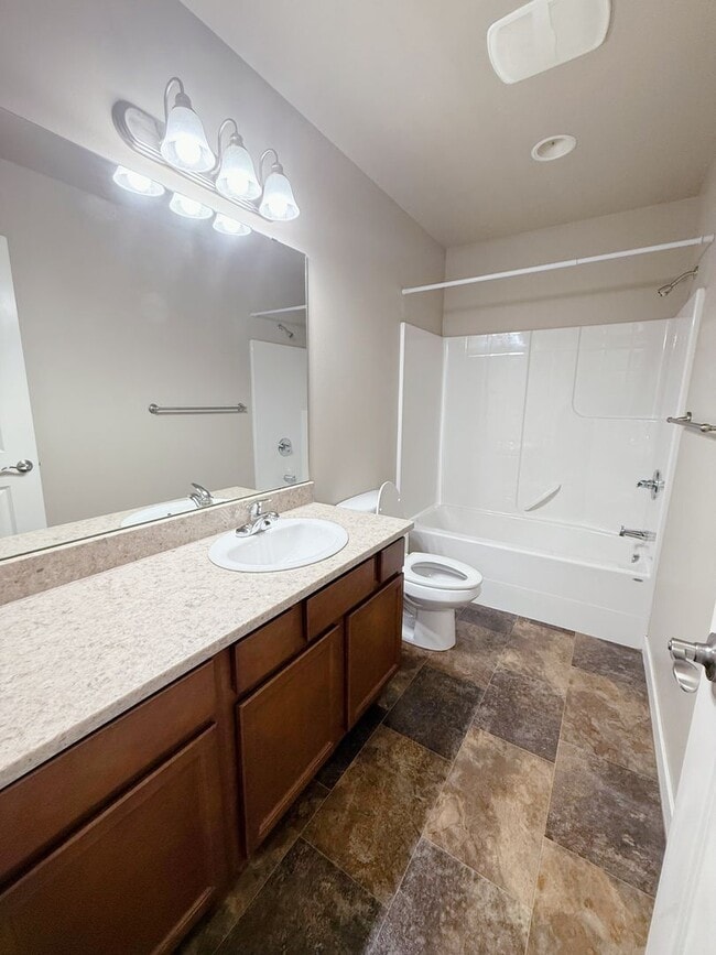 Building Photo - Charming 3bed/2.5 bath House!