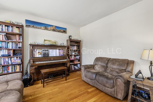 Building Photo - 2157 Maples Pl