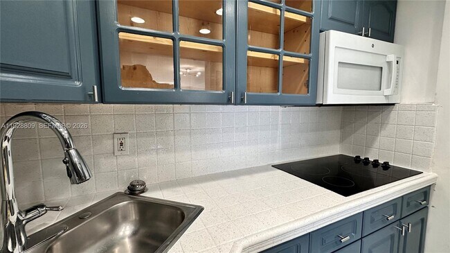 Building Photo - 7825 NE Bayshore Ct