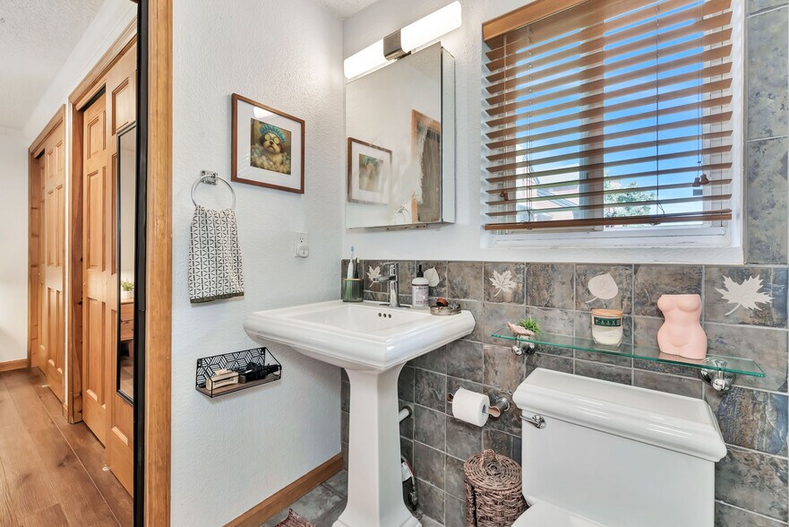 Building Photo - 3025 Columbine Dr