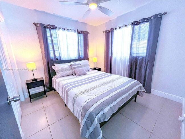 Building Photo - 4420 NW 30th Ct